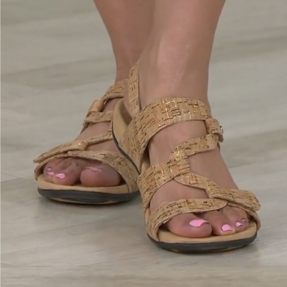 Vionic Paros orthotic cork sandals w/3 adjustable velcro straps Sz-11. M - Picture 9 of 10